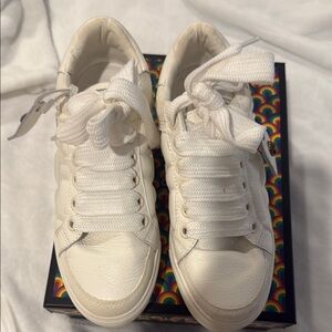 Kurt Geiger Cream Sneakers with Bow Detail